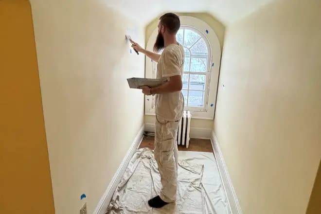 RR HANDYMAN technician at work